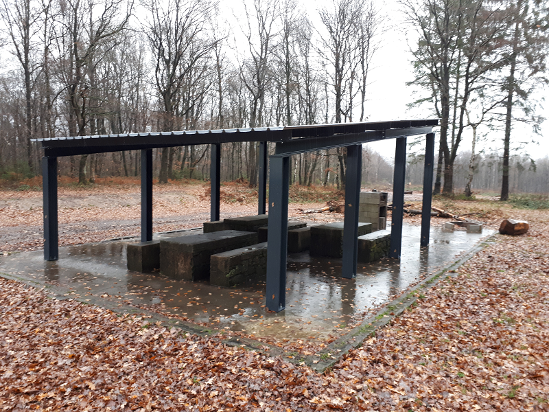 Création d'un espace barbecue au bois de Faweux - Polleur