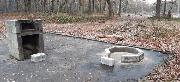 Création d'un espace barbecue au bois de Faweux - Polleur